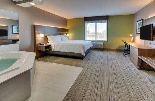 Columbus Hotel | Holiday Inn Express & Suites Columbus – Fort Benning Maingate by IHG