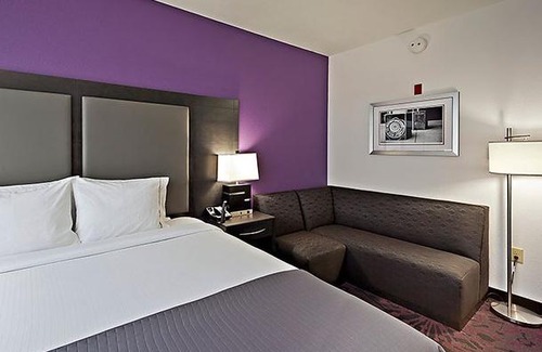 Polaris Hotel | Holiday Inn Express & Suites Columbus - Polaris Parkway / COLUMBUS