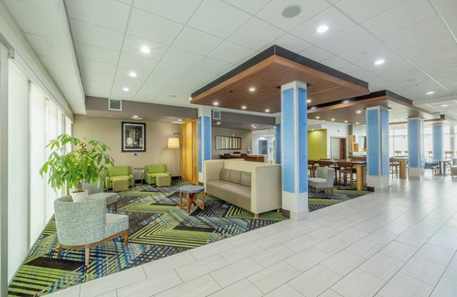 Lindale Hotel | Holiday Inn Express & Suites Lindale by IHG