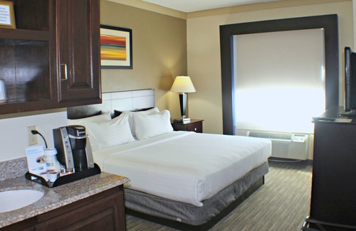Plainview Hotel | Holiday Inn Express & Suites Plainview by IHG