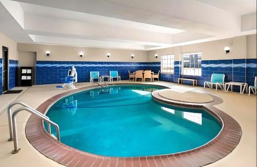 Denton Hotel | Holiday Inn Express & Suites - Denton North by IHG
