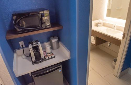 Dayton Hotel | Holiday Inn Express & Suites - Dayton Southwest by IHG