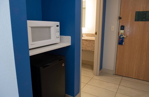Elkhart Hotel | Holiday Inn Express & Suites Elkhart by IHG