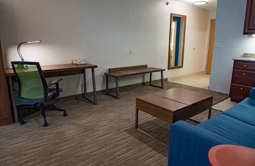 Elkhart Hotel | Holiday Inn Express & Suites Elkhart by IHG