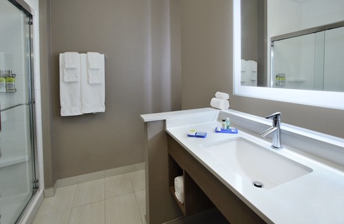 Frisco Hotel | Holiday Inn Express & Suites Dallas-Frisco NW Toyota Stdm by IHG