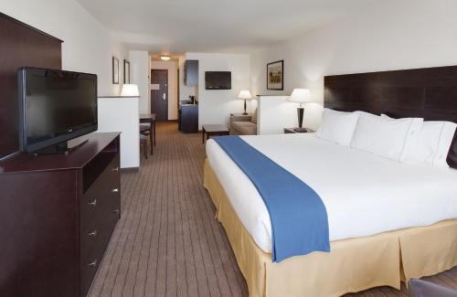 Chalco Hotel | Holiday Inn Express & Suites - Omaha I - 80 by IHG