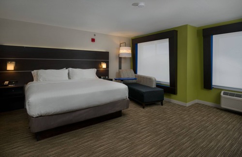 Lawrence Hotel | Holiday Inn Express & Suites Lawrence by IHG