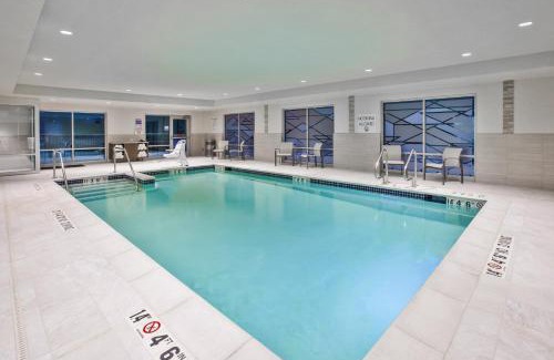 Okemos Hotel | Holiday Inn Express & Suites Okemos - University Area by IHG