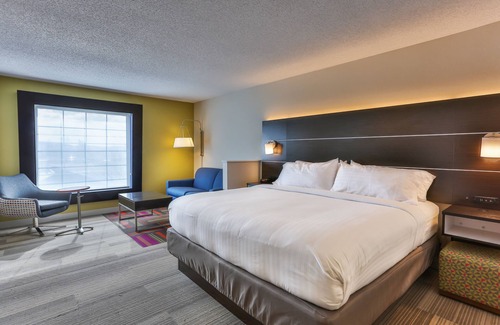 Reading Hotel | Holiday Inn Express & Suites Reading by IHG