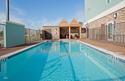 Rockport Hotel | Holiday Inn Express & Suites Rockport - Bay View by IHG