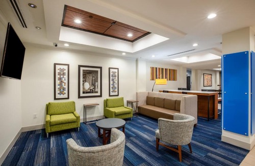Rockport Hotel | Holiday Inn Express & Suites Rockport - Bay View by IHG