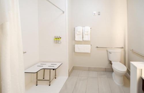Taylor Hotel | Holiday Inn Express & Suites Taylor by IHG
