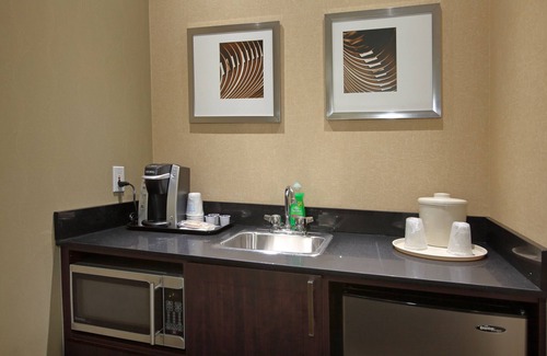 Vernon Hotel | Holiday Inn Express & Suites - Vernon by IHG