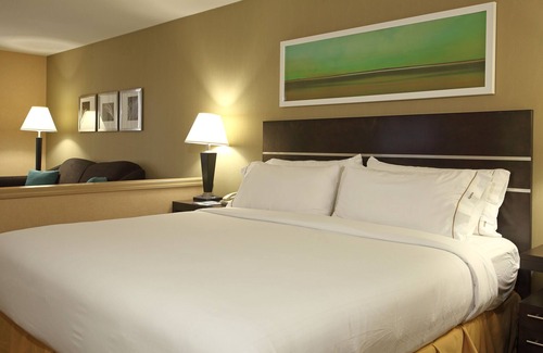 Vernon Hotel | Holiday Inn Express & Suites - Vernon by IHG