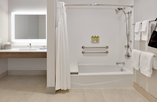 Yukon Hotel | Holiday Inn Express & Suites Yukon by IHG