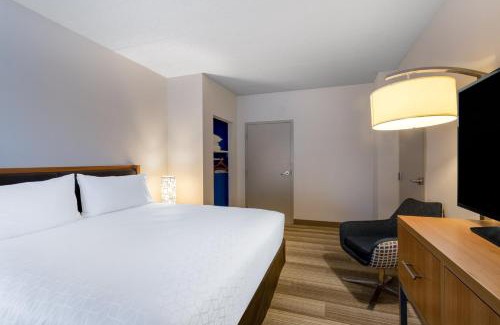 King of Prussia Hotel | Holiday Inn Express Hotel & Suites Philadelphia - King of Prussia by IHG