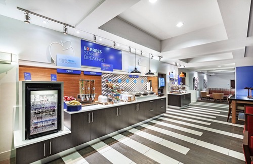 Springlake Hotel | Holiday Inn Express & Suites Shreveport South Park Plaza, an IHG Hotel