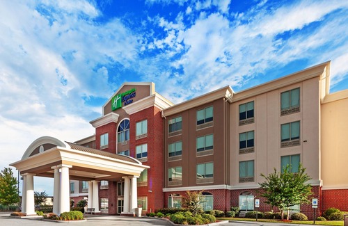 Springlake Hotel | Holiday Inn Express & Suites Shreveport South Park Plaza, an IHG Hotel