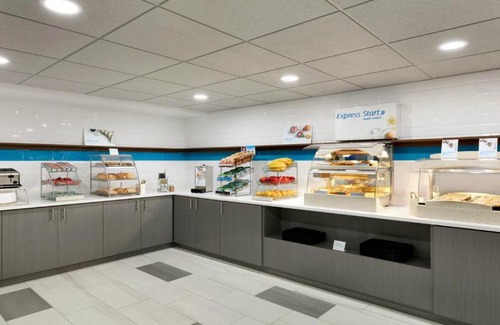 Williamsburg Hotel | Holiday Inn Express - Williamsburg Busch Gardens Area by IHG