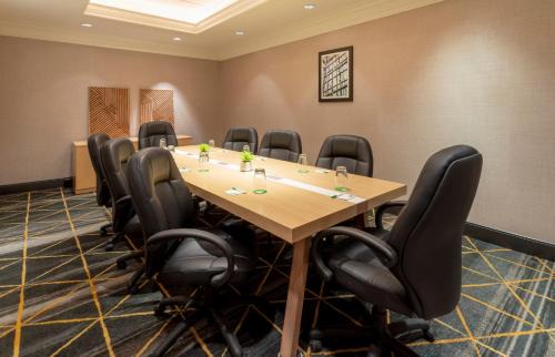 Maple Grove Hotel | Holiday Inn Hotel & Suites Maple Grove Northwest Minneapolis-Arbor Lakes by IHG