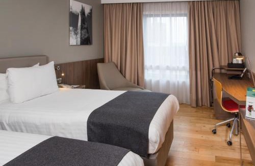East Acton Hotel | Holiday Inn London West by IHG