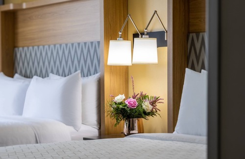 Holtsville Hotel | Holiday Inn Long Island-Islip Arpt East by IHG