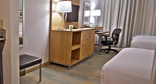 Manahawkin Hotel | Holiday Inn Manahawkin/Long Beach Island by IHG
