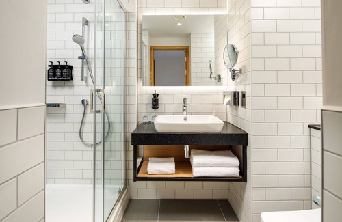 Ringway Hotel | Holiday Inn Manchester Airport by IHG