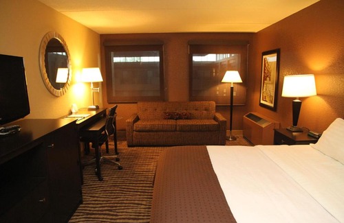 Manitowoc Hotel | Holiday Inn Manitowoc