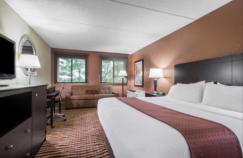 Manitowoc Hotel | Holiday Inn Manitowoc