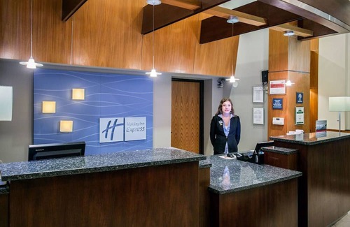 Rolling Meadows Hotel | Holiday Inn Express Schaumburg-Rolling Meadows, an IHG Hotel