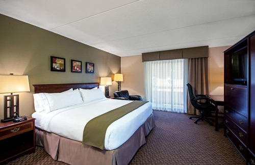 Rolling Meadows Hotel | Holiday Inn Express Schaumburg-Rolling Meadows, an IHG Hotel