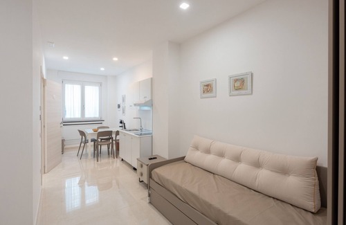 Castellammare di Stabia House | Holiday Home 'Stabiae Charm' with Balcony, Wi-Fi and Air Conditioning