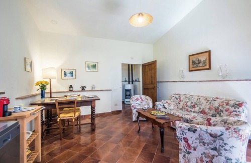 Ponte di Gabbiano House | Holiday Home "Limonaia" with Shared Pool, Communal Garden and Wi-Fi