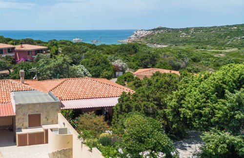 Santa Teresa di Gallura House | Holiday Home "Villetta sul Mare" with Sea View, Garden & Balcony