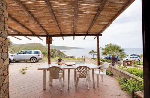 Torre dei Corsari Apartment | Holiday Apartment "La Vista di Mondo" on the Beach with Sea View, Terrace & Garden