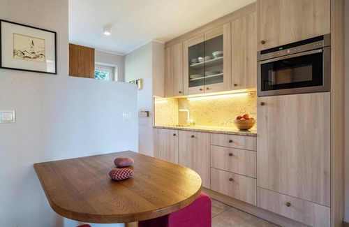 Verano Apartment | Holiday Apartment 'Alber - Hias' with Private Terrace & Wi-Fi