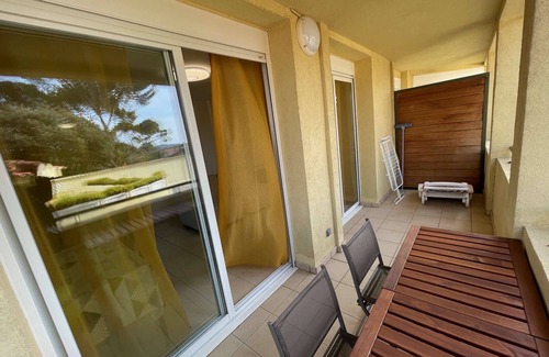 Le Brusc Apartment | Holiday rentals in Six-fours with swimming pool and private parking and 800m from the beach