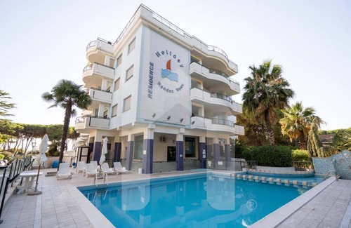 Pineto Apartment | Holiday Rendez Vous 50 - Fourth floor apartment with side sea view
