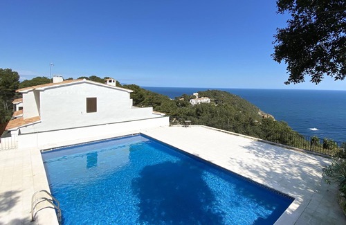 Aiguablava Apartment | Holiday rental apartment with swimming pool in Begur, Sa Tuna
