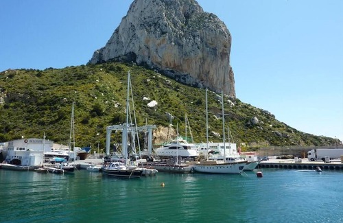 Calpe Apartment | Holiday rental apartment for up to 5 people.Modern and luminous apartment recently constructed (finished in 2009).