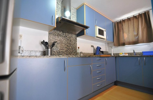 Santa Margarida Apartment | Holiday rental in Roses, Costa Brava: 2-bedroom apartment with terrace and communal pool, 2 km from Santa Margarita beach.