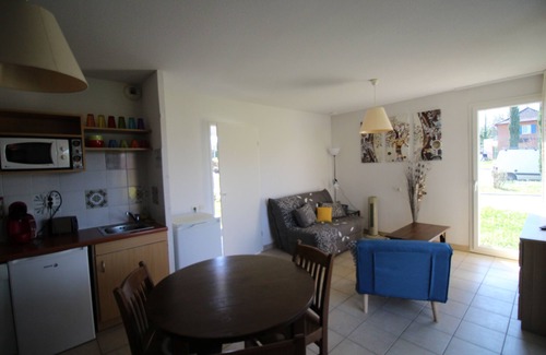 Prayssac Apartment | Holiday rentals with pool and wifi