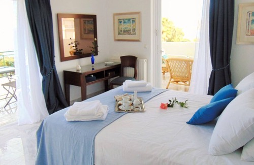 Saronida Villa | Holiday seafront villa with private pool