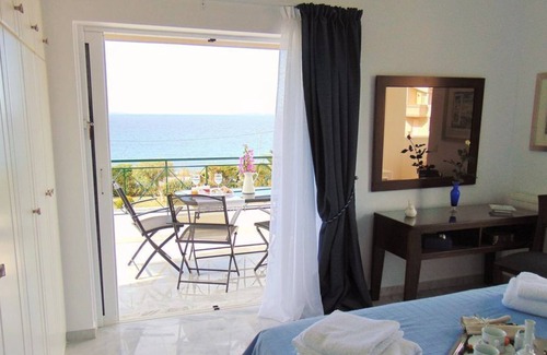 Saronida Villa | Holiday seafront villa with private pool