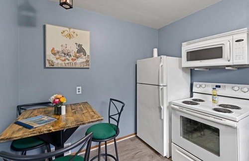 West St. Paul House | Holiday Special - Cozy farmhouse in the heart of West St. Paul.