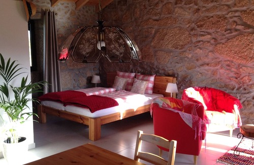 Vila Ruiva Apartment | Holiday Studio in an old stone house with beautiful view on the Serra Estrela