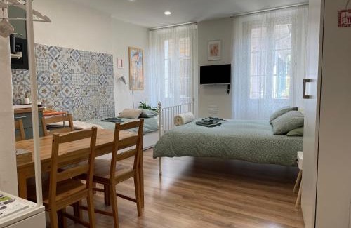 Intra Apartment | Holiday Studio in Centro Storico Intra