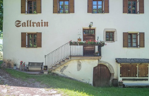 Collalbo Apartment | Holiday Studio 'Sallrain Hof Monolokal 4' with Shared Garden