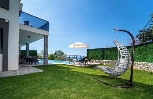 Faralya Villa | Holiday villa for 8people with 4 bedrooms, heated indoor pool, sauna and jacuzzi